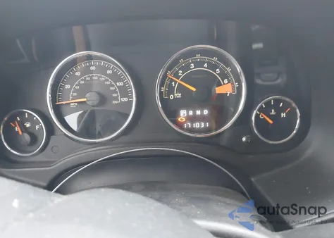 2015 Jeep Compass Latitude z USA, uszkodzony, nr VIN 1C4NJCEB2FD210230